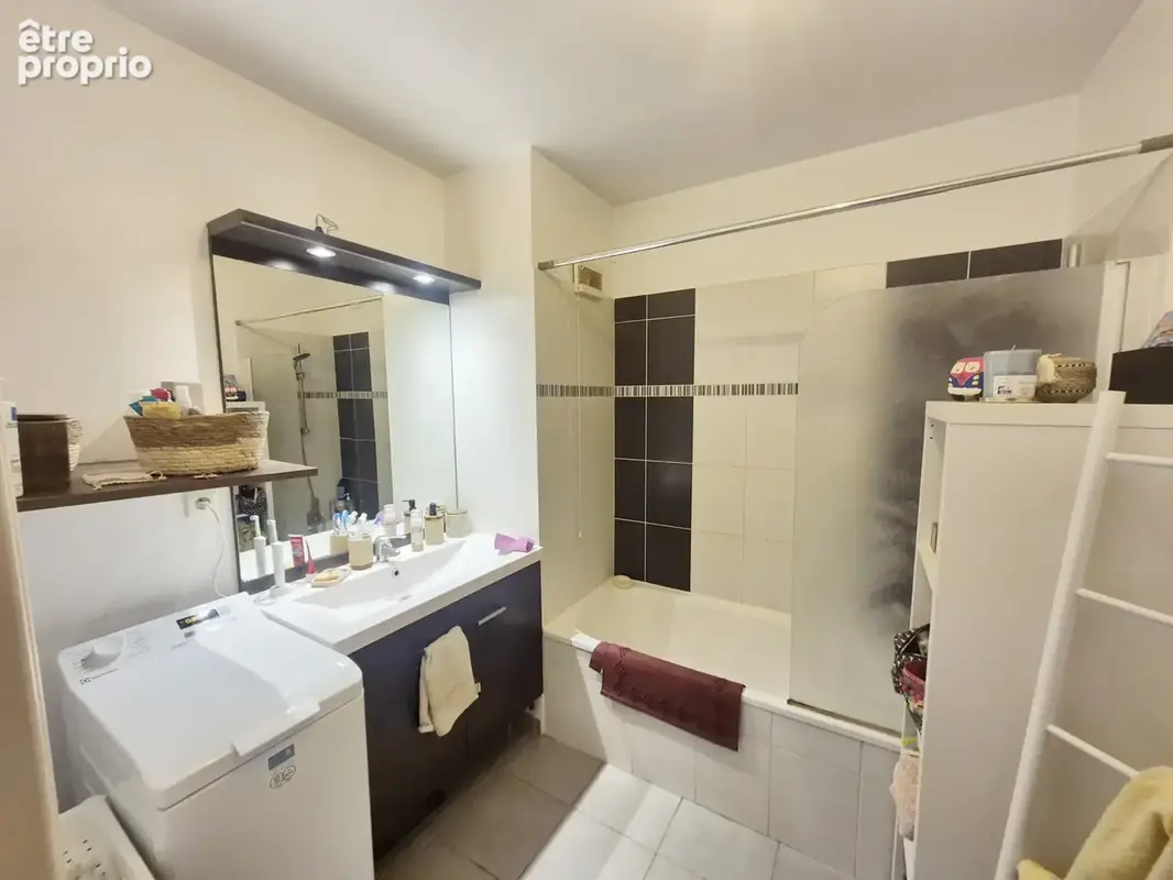 T3 loué avec garage et balcon à Meyzieu - photo 4