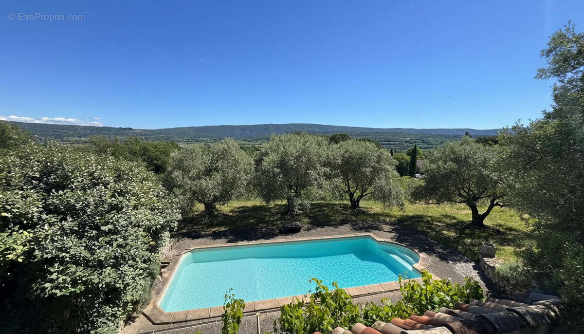 Vue depuis la piscine  - Maison à GOULT