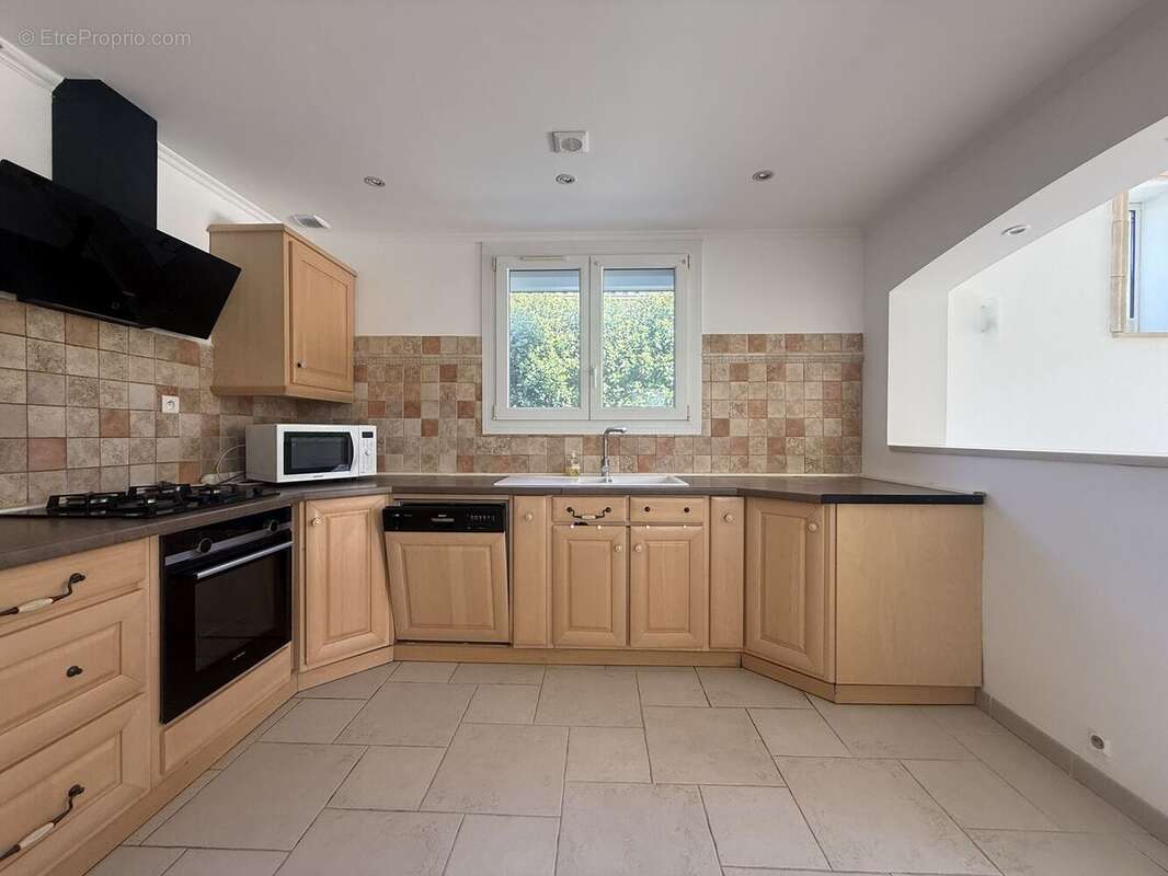 Maison 170 m² à Chateauneuf-Les-Martigues  - photo 2