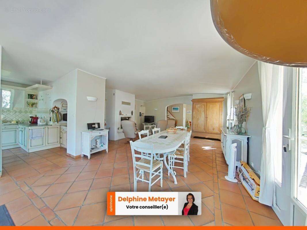 Lorgues (83510) – Elégance Provençale, Vue Panoramique & Piscine - photo 6