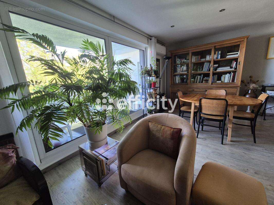 Appartement à LA CHAUSSEE-SAINT-VICTOR