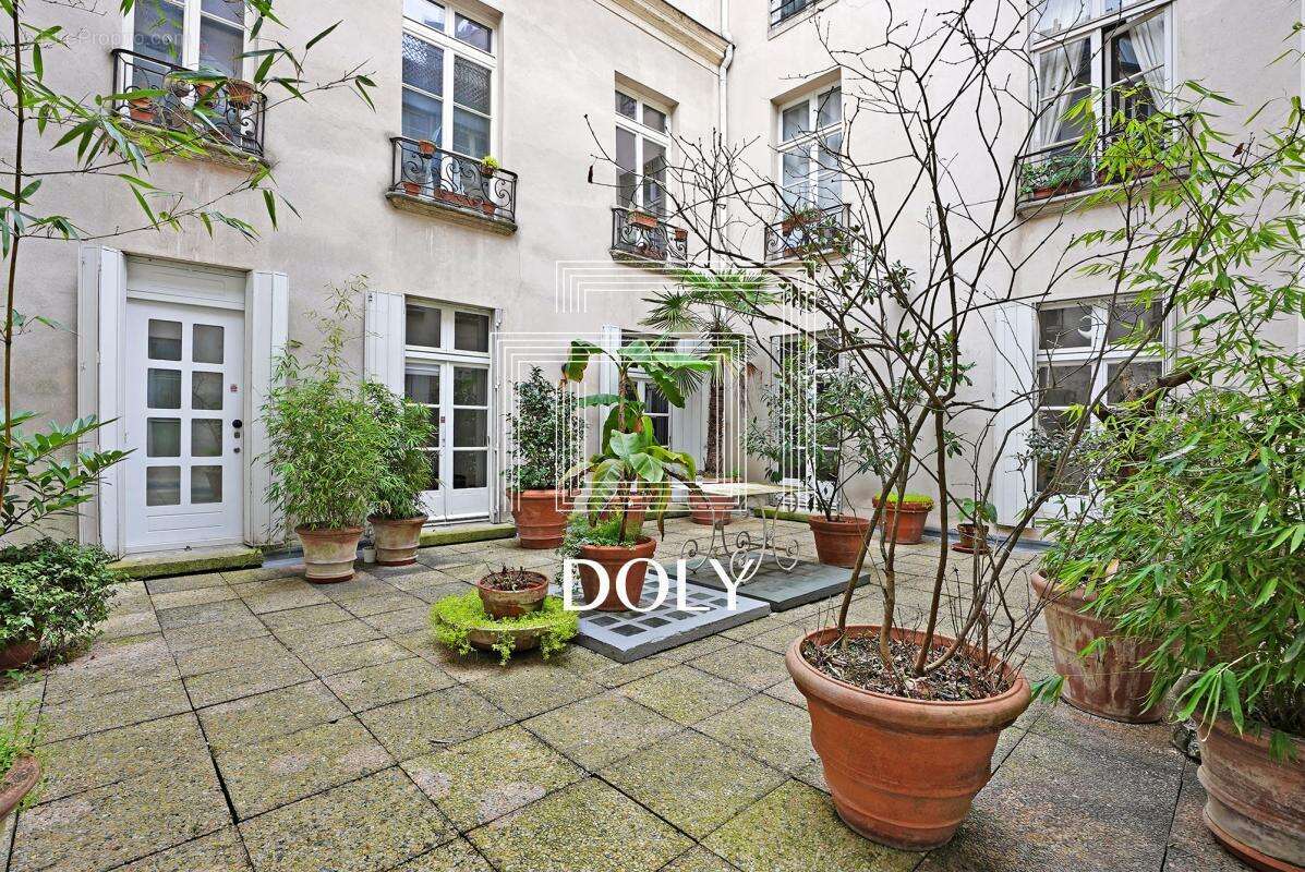 Appartement à PARIS-2E