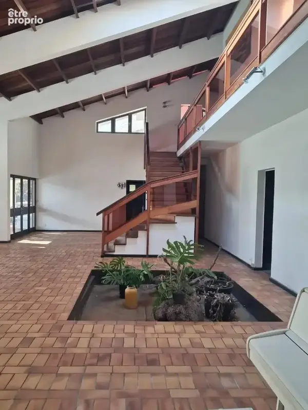 Propriété - 8 pièces - terrain de 4800 m² - photo 3