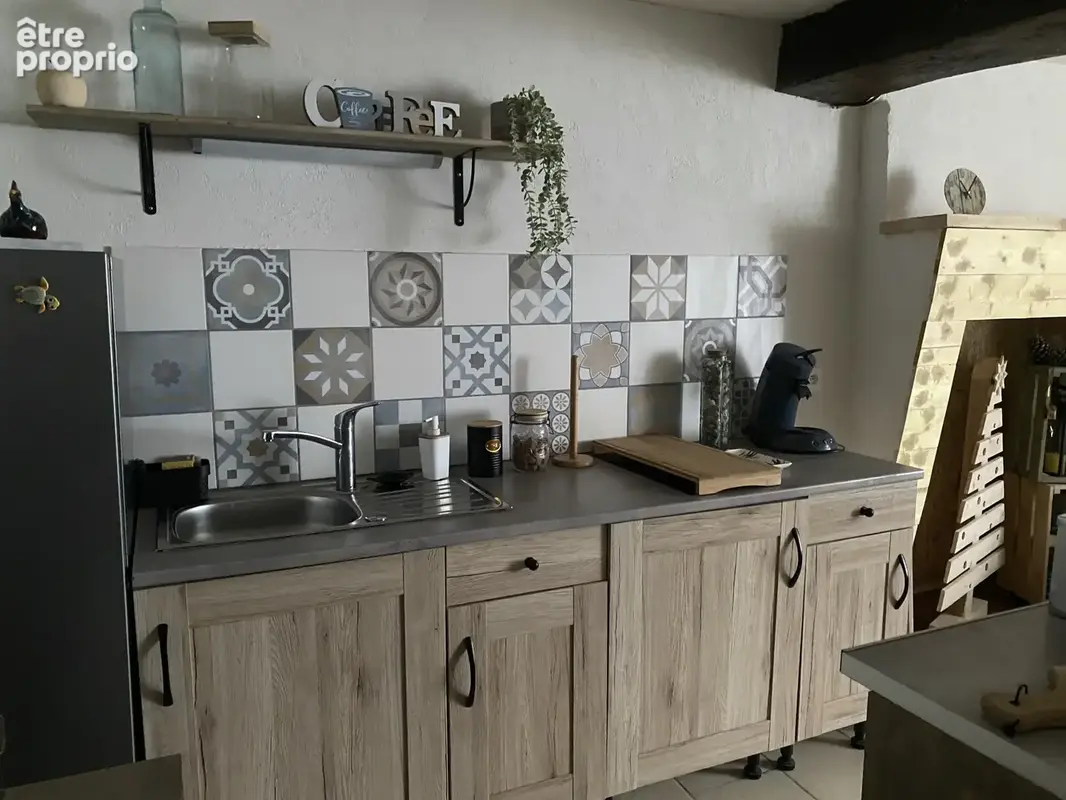 10 min BELLAC, Maison rénovée en partie, avec partie habitable et jardin - photo 2