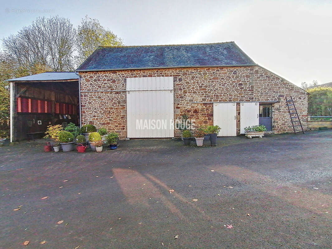 Maison à BAZOUGES-LA-PEROUSE