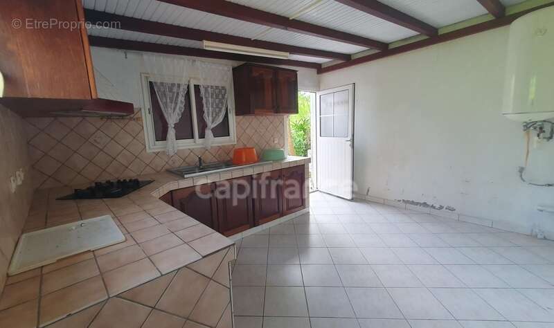 A VENDRE Maison de plain pied 5 pièces avec garage et dépendances LE DIAMANT 97223 - photo 8
