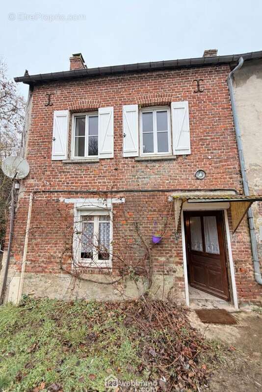 La première maison d'une surface de 90 m² avec ... - Maison à TAVAUX-ET-PONTSERICOURT
