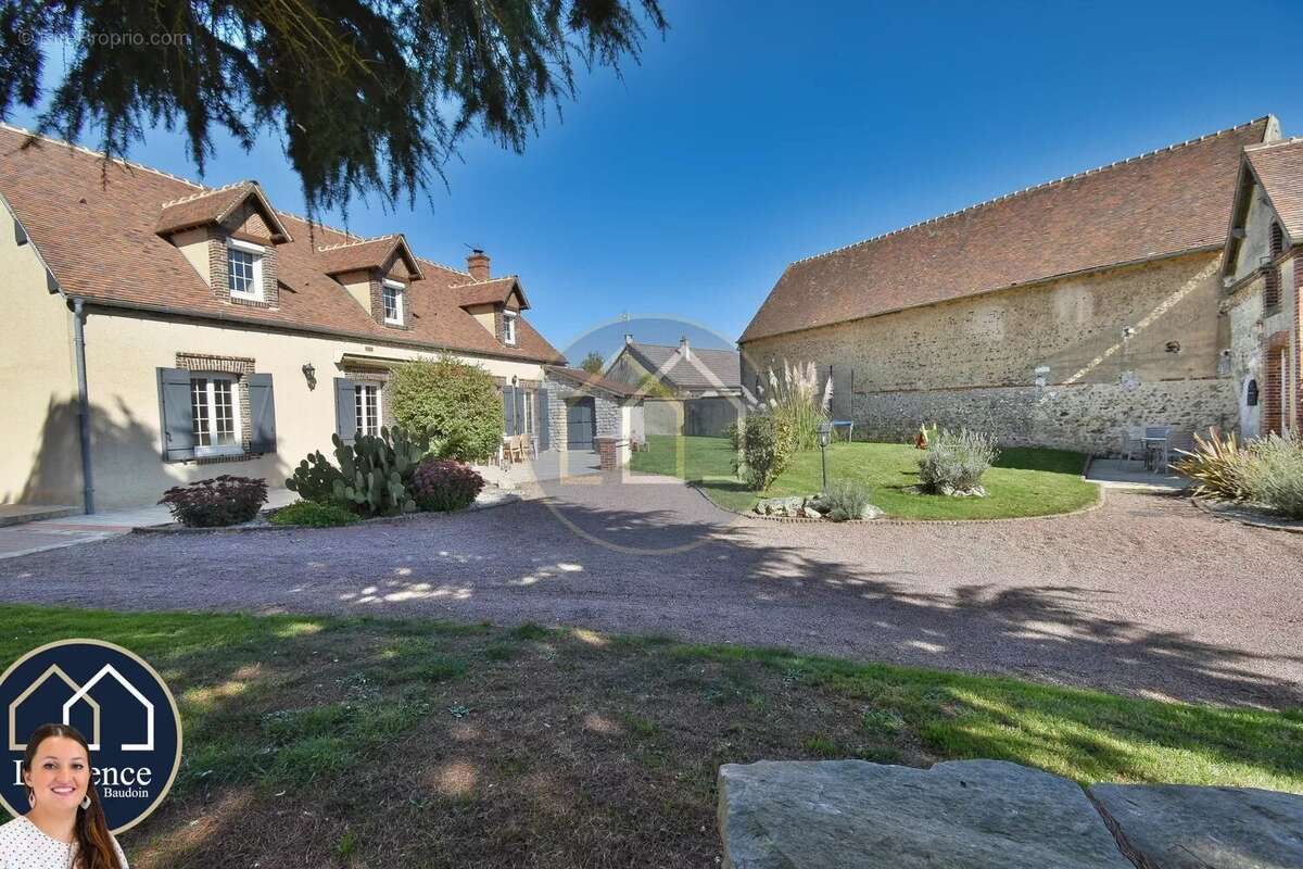 Maison à TREMBLAY-LES-VILLAGES