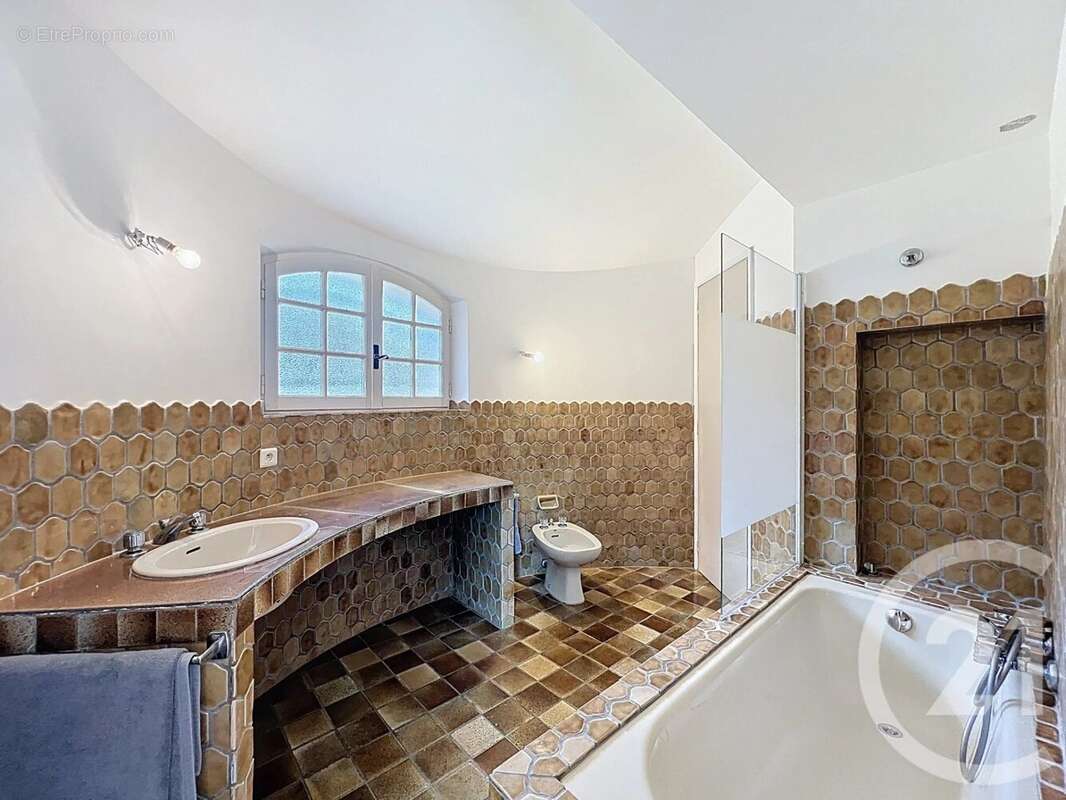 Maison à MOUGINS