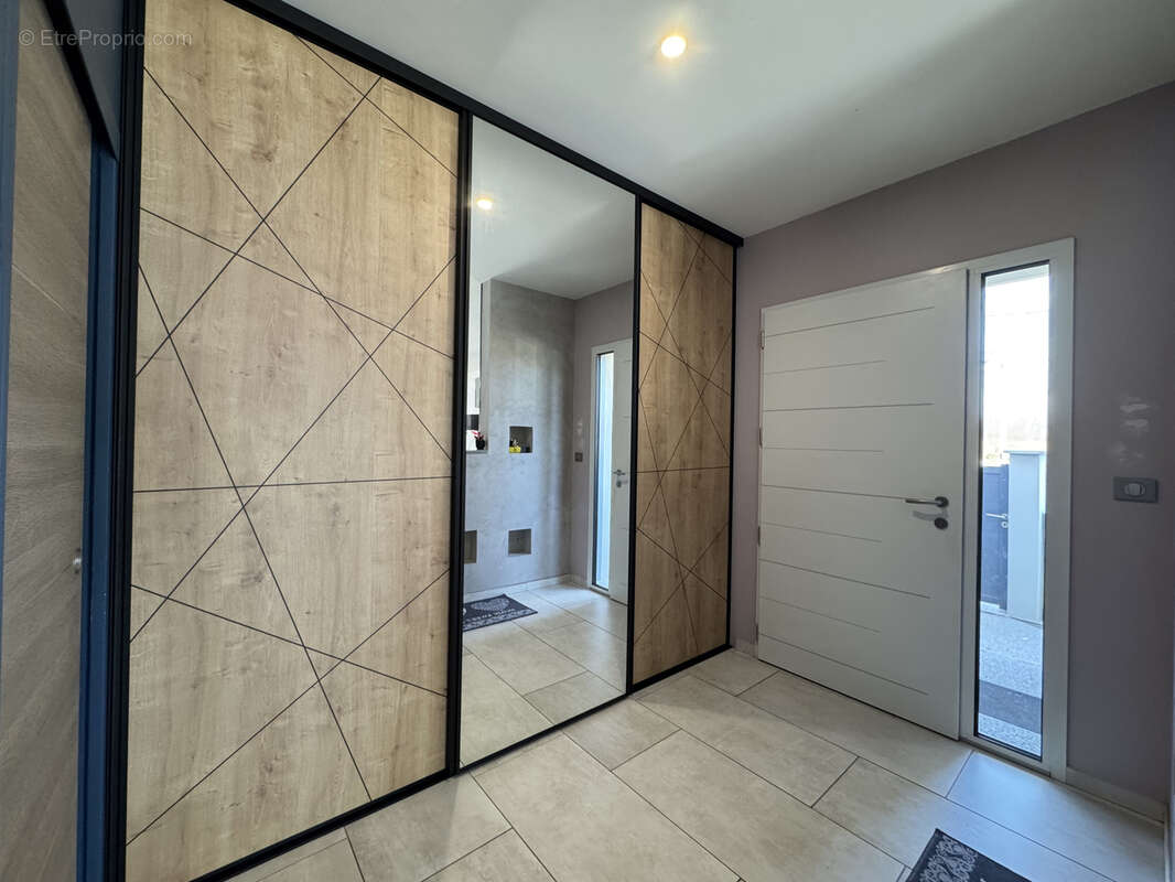 Maison à MONTBOUCHER-SUR-JABRON