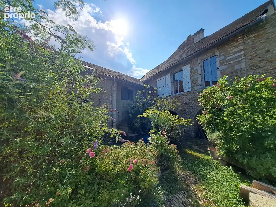 Bâtisse en pierre à réhabiliter, vue sur le vignoble Jurassien à Ménétru-Le-Vignoble 39210 - photo 6