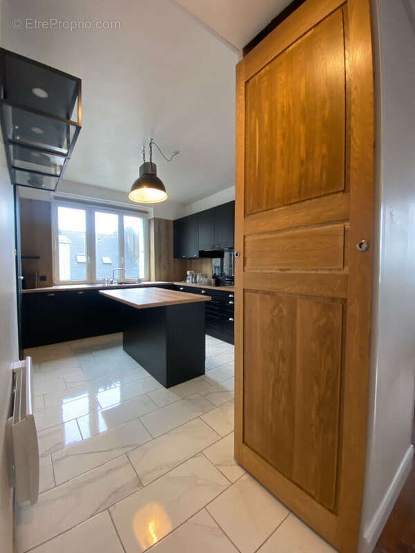 Brest-Centre ville-Appartement de Type 4, 94m², entièrement rénové-seul à l'étage - photo 3