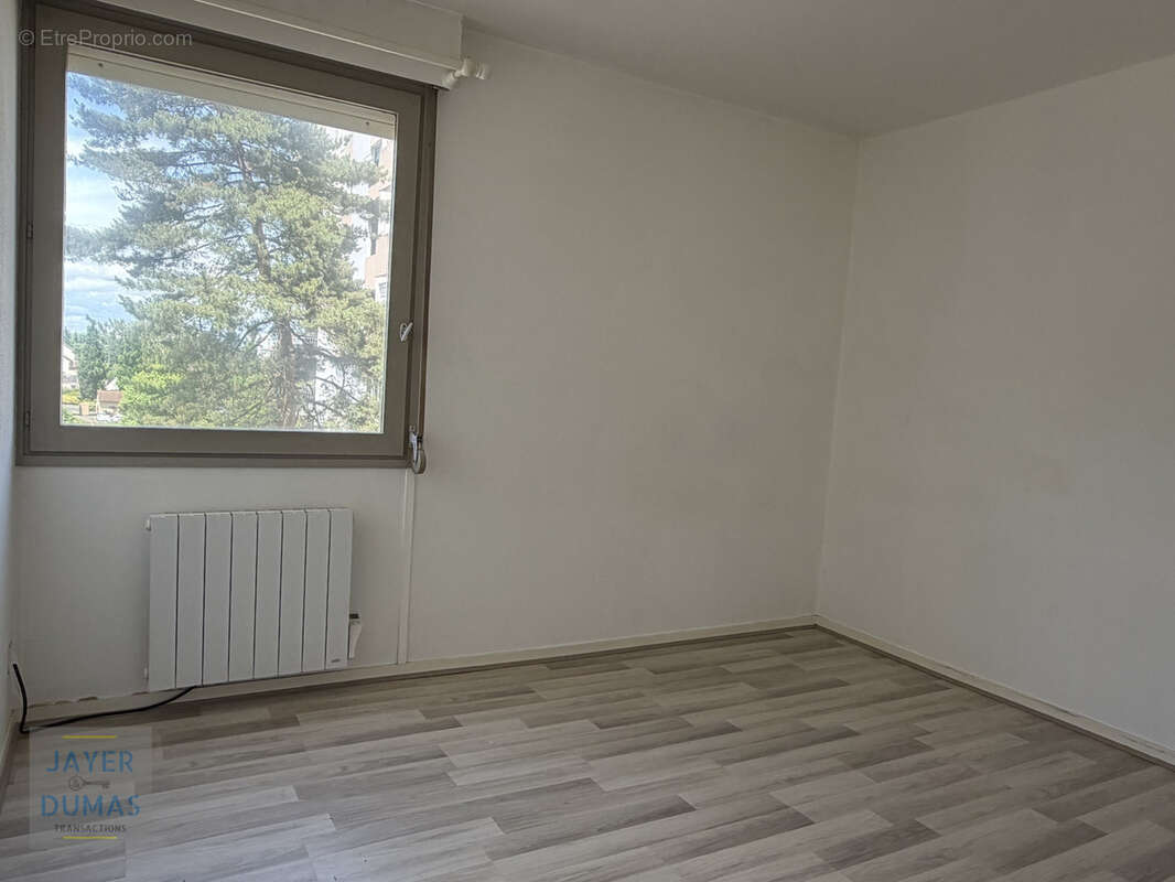 CHALON-SUR-SAONE - Appartement T3 au calme dans Résidence - - photo 5