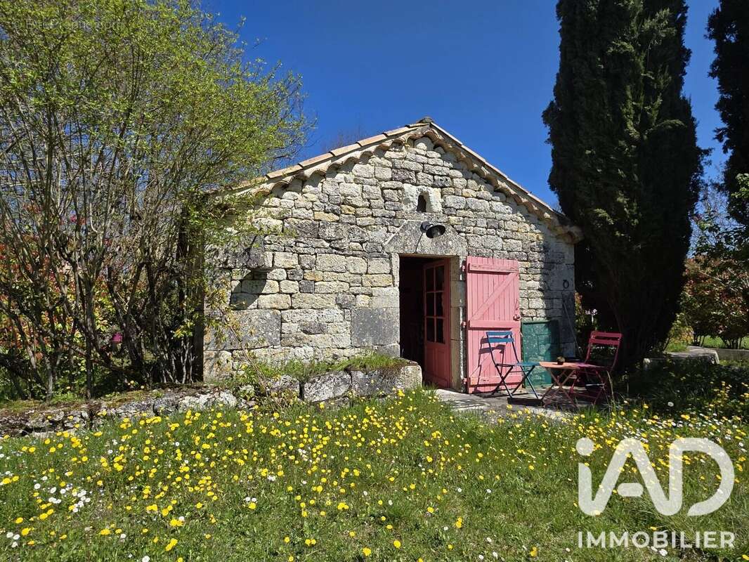 Maison 272 m² à Lalbenque  - photo 3
