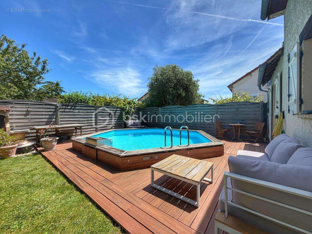 Villeneuve-le-Roi – Maison familiale avec piscine - photo 1