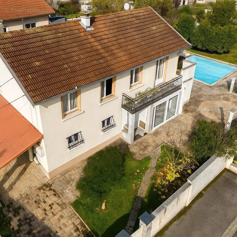 Maison à PERONNAS