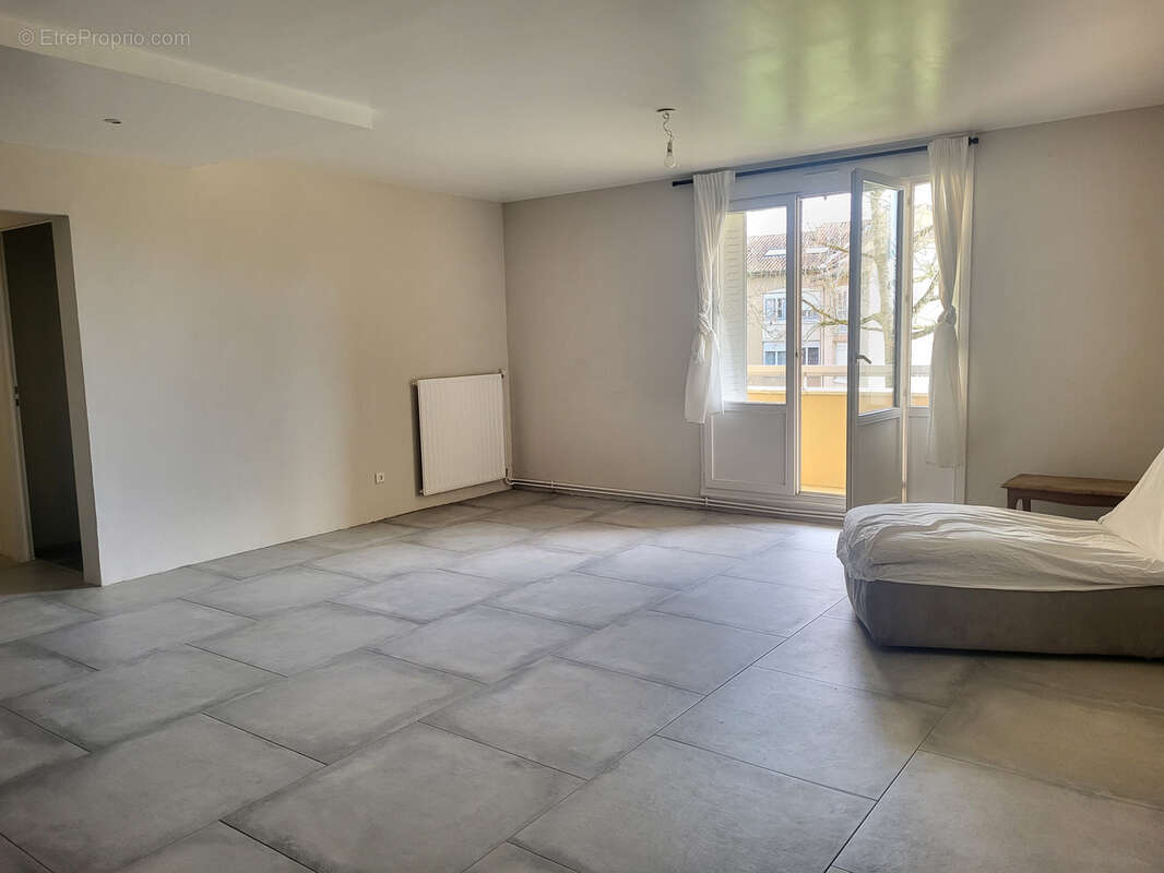 Appartement à NEUVILLE-SUR-SAONE