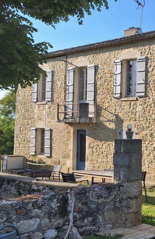 Propriété avec gîtes, piscine, dépendances et pigeonnier historique dans le Gers - photo 3