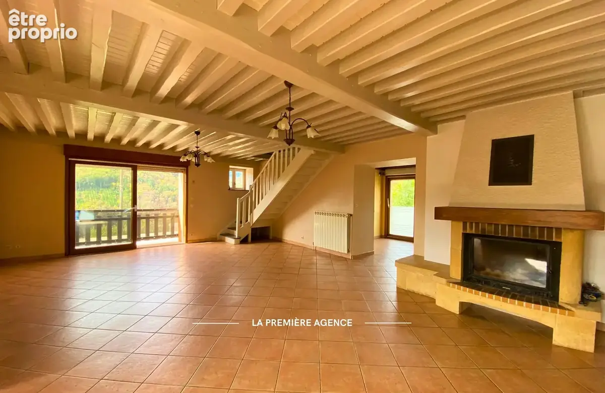 Maison 9 pièces 156 m² à vendre à Saint-Forgeux (69490) - photo 3