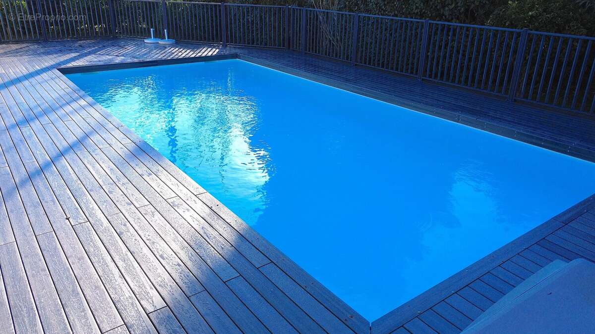 Appartement à VALLAURIS