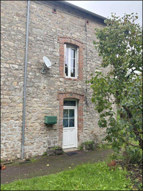 Pied à terre de 2 pièces  à CHATELUS LE MARCHEIX (23) - photo 2