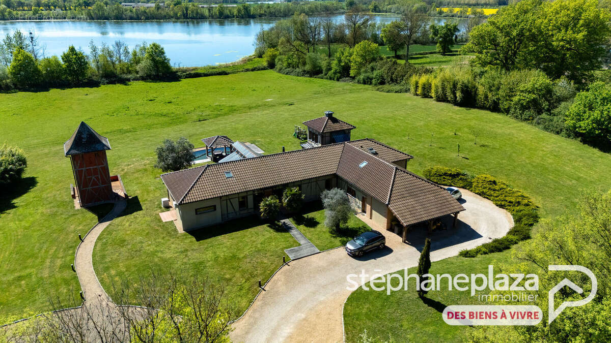 Maison à VERSAILLEUX