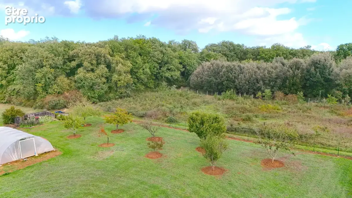 Beau terrain à bâtir de 2 330 m2 dans un cadre boisé - photo 3