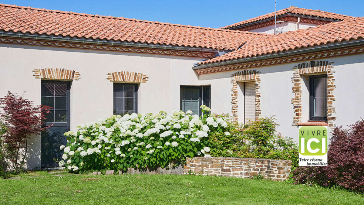 Maison à LA CHAPELLE-BASSE-MER