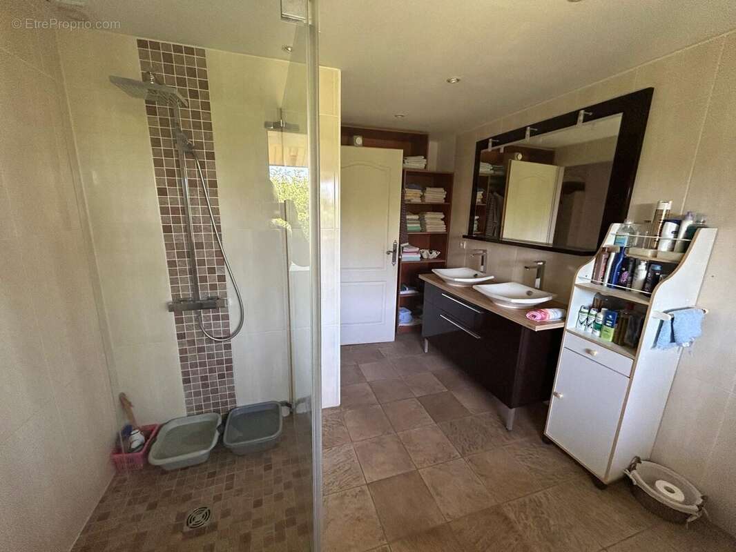 Maison 163 m² à Saint-Ciers-Du-Taillon  - photo 8