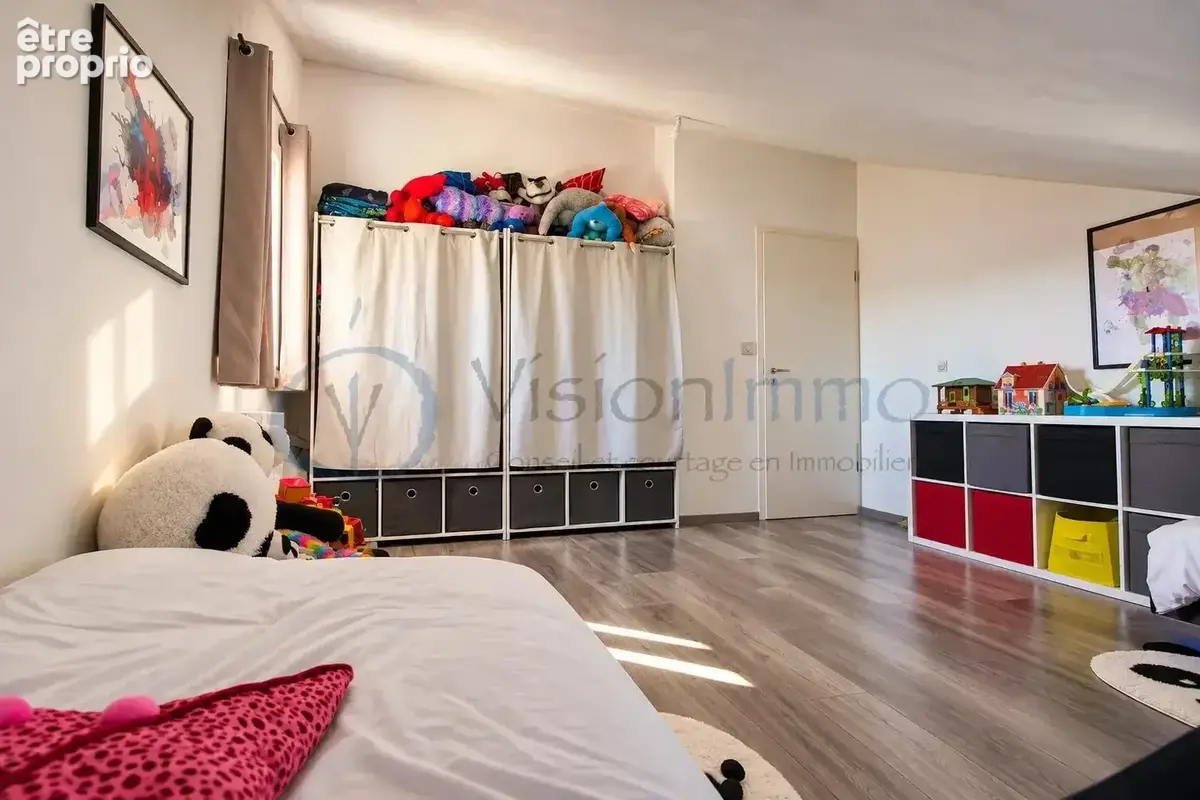 Maison familiale lumineuse de 120m2 avec 4 chambres dont une suite parental, garage et dépendance à Levier - photo 4