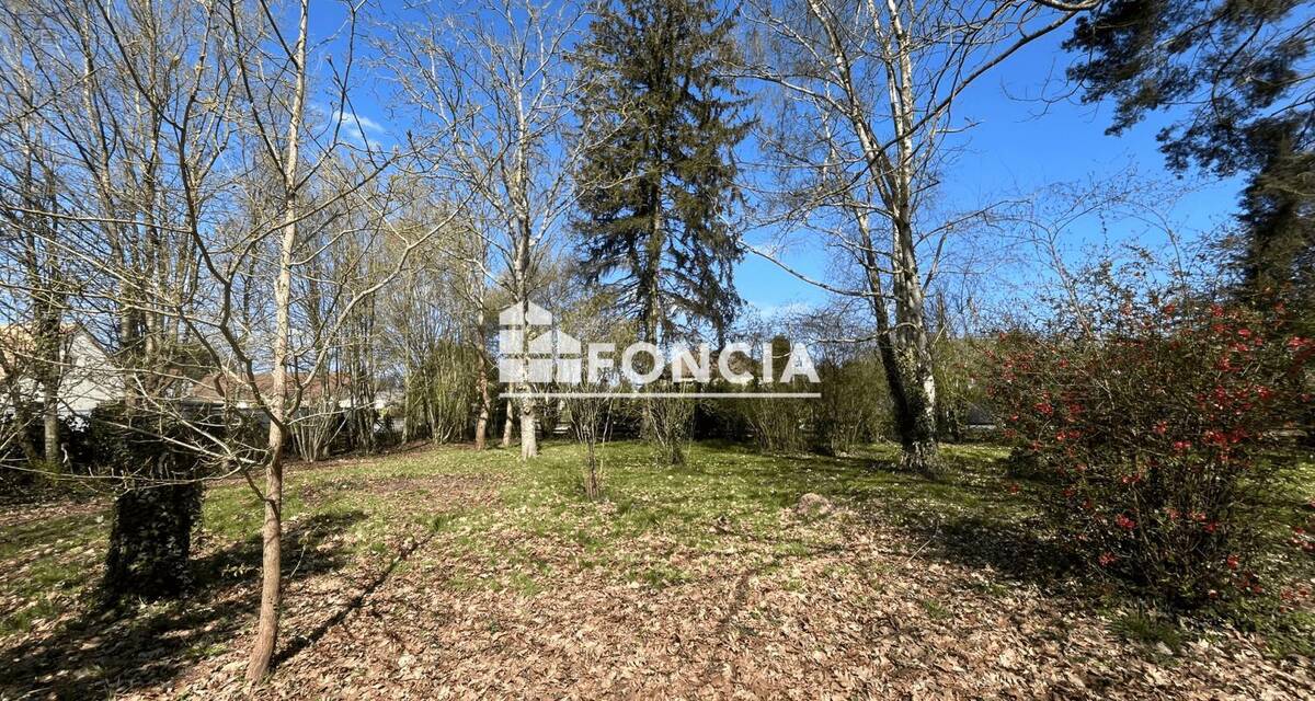 Terrain à MONCE-EN-BELIN