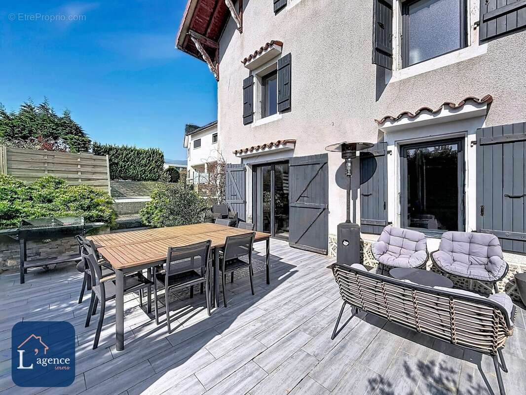 Maison à CESSY