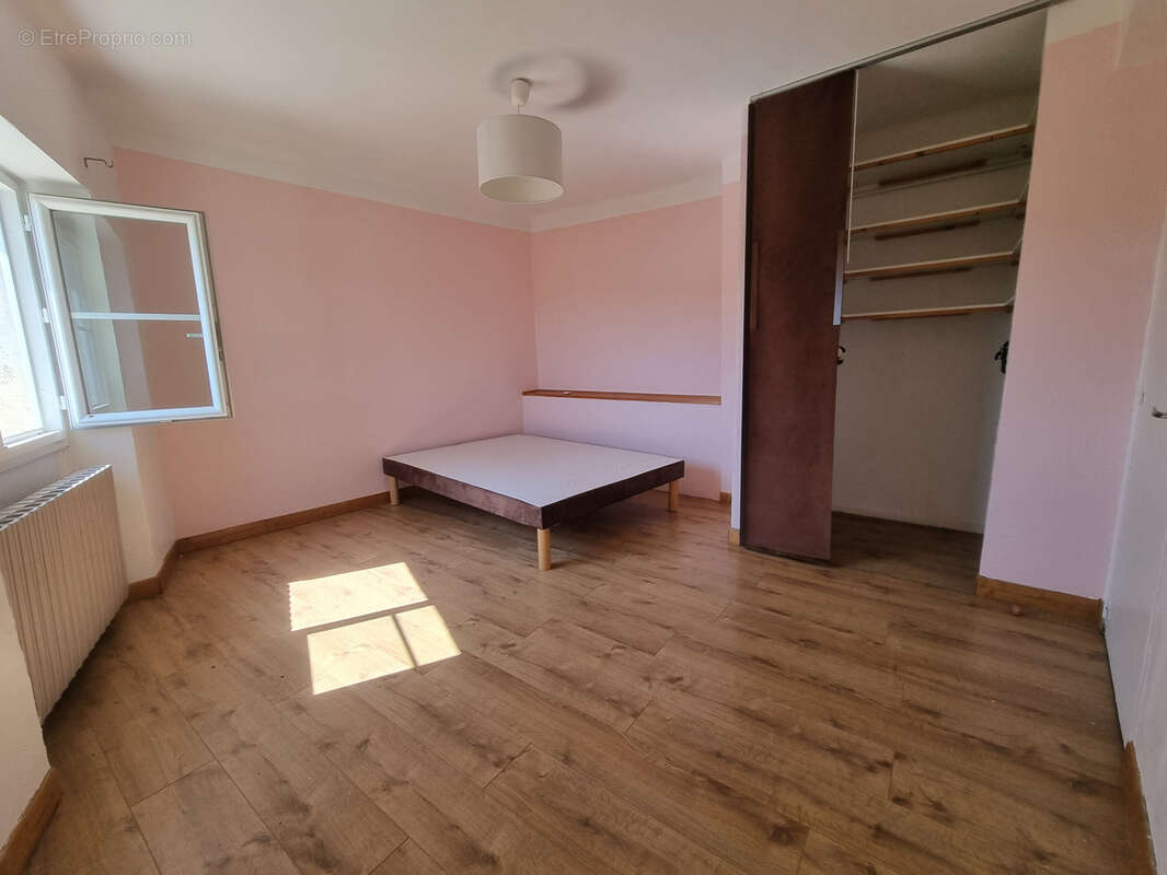 Maison à ARTIGNOSC-SUR-VERDON