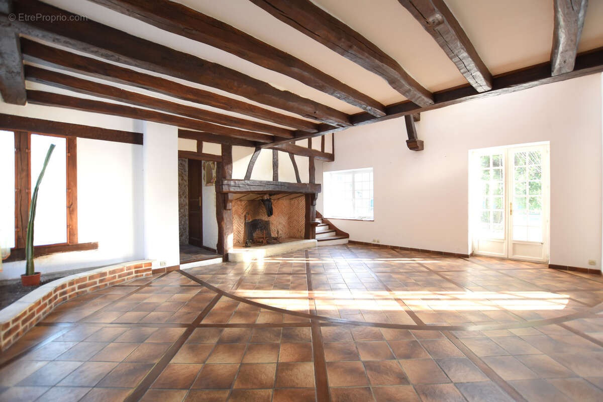 Maison à LES ESSARTS-LE-ROI