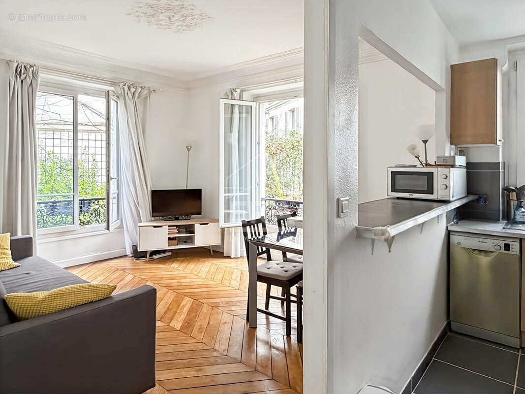 Appartement à PARIS-16E