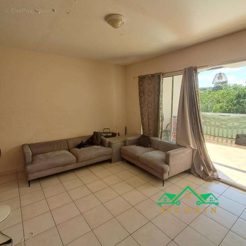 Appartement à REMIRE-MONTJOLY