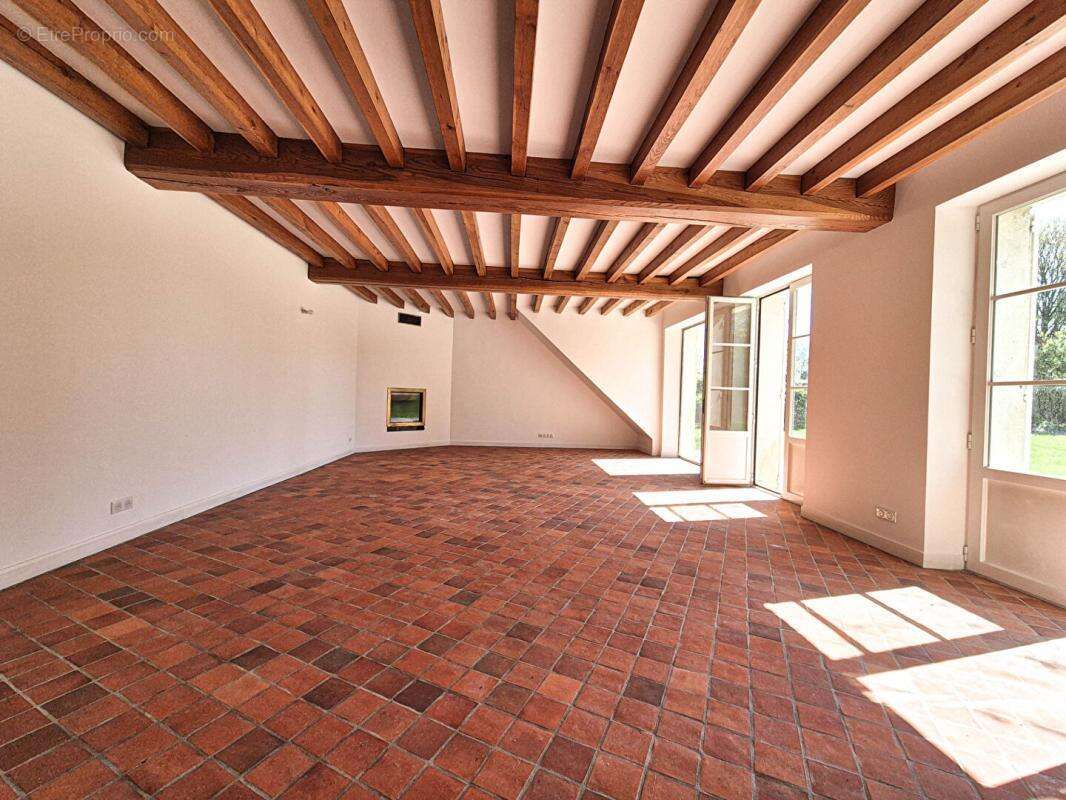 Houdan et N12 proche / Maison rénovée 210 m2 / 5 chambres + dépendances - photo 4