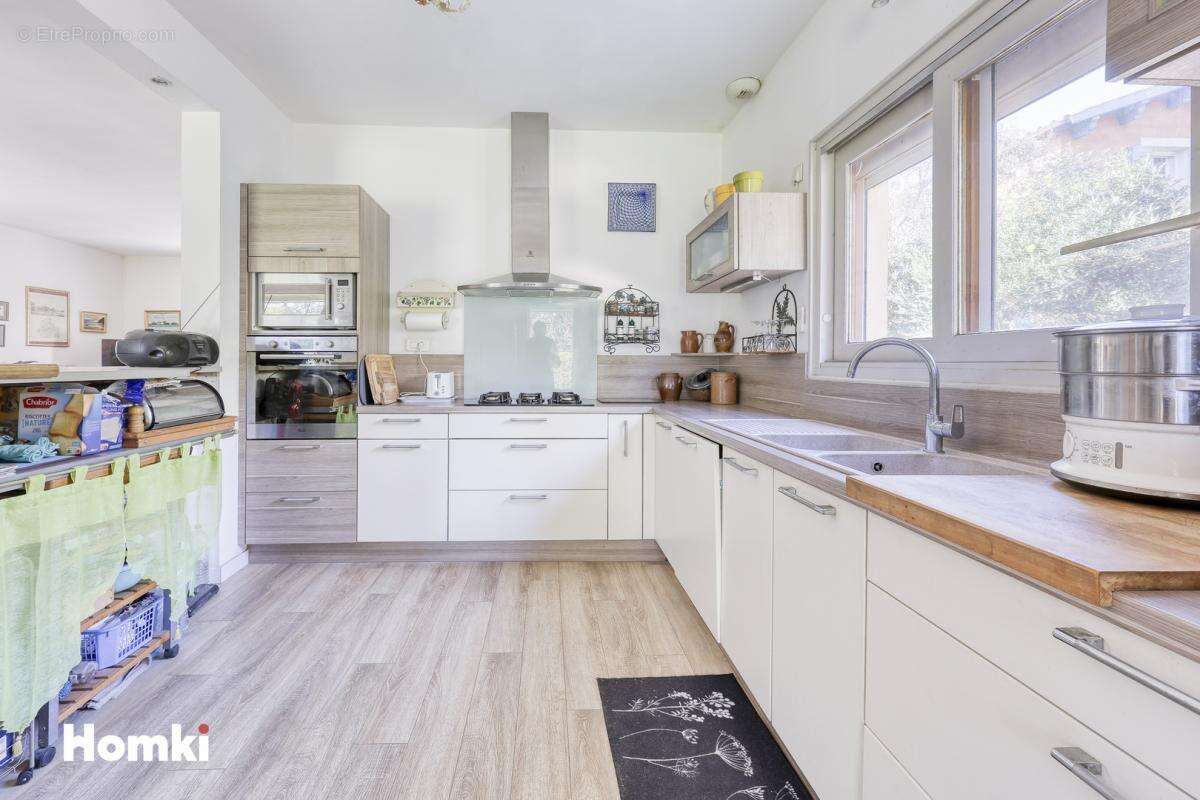 Maison/Villa T5 de 138 m² à Solliès-Pont 83210 - photo 8