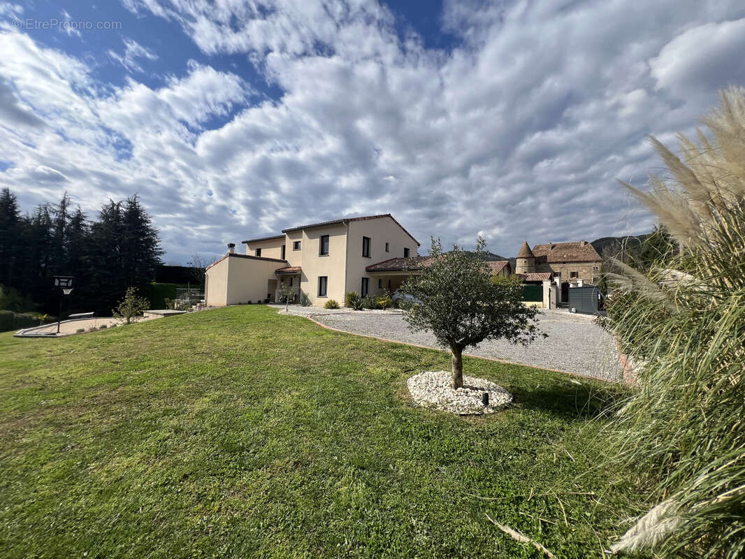 Maison à SAINT-LAURENT-DU-PAPE