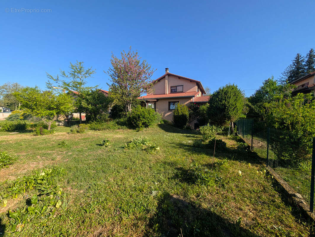 Maison à ESTRABLIN