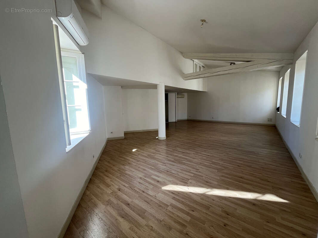Appartement à MARSEILLE-2E