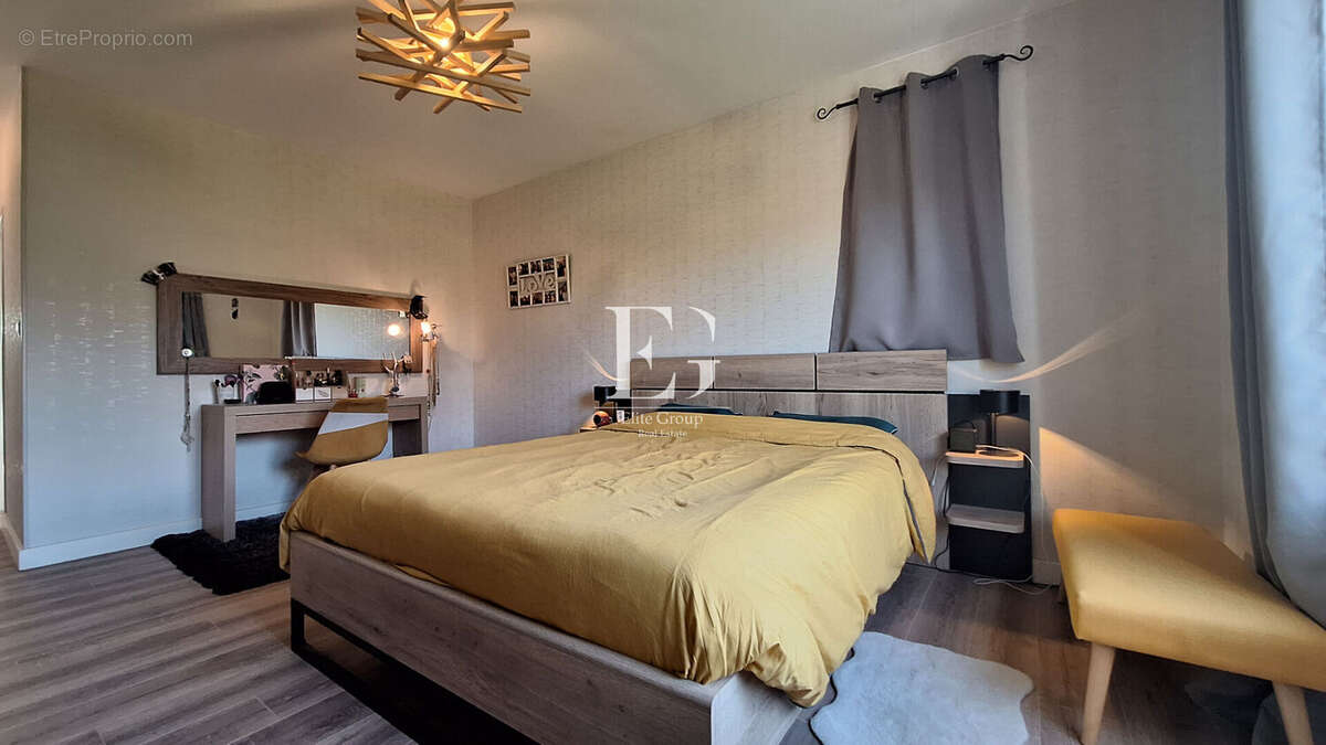 Maison à SAINT-MEME-LES-CARRIERES