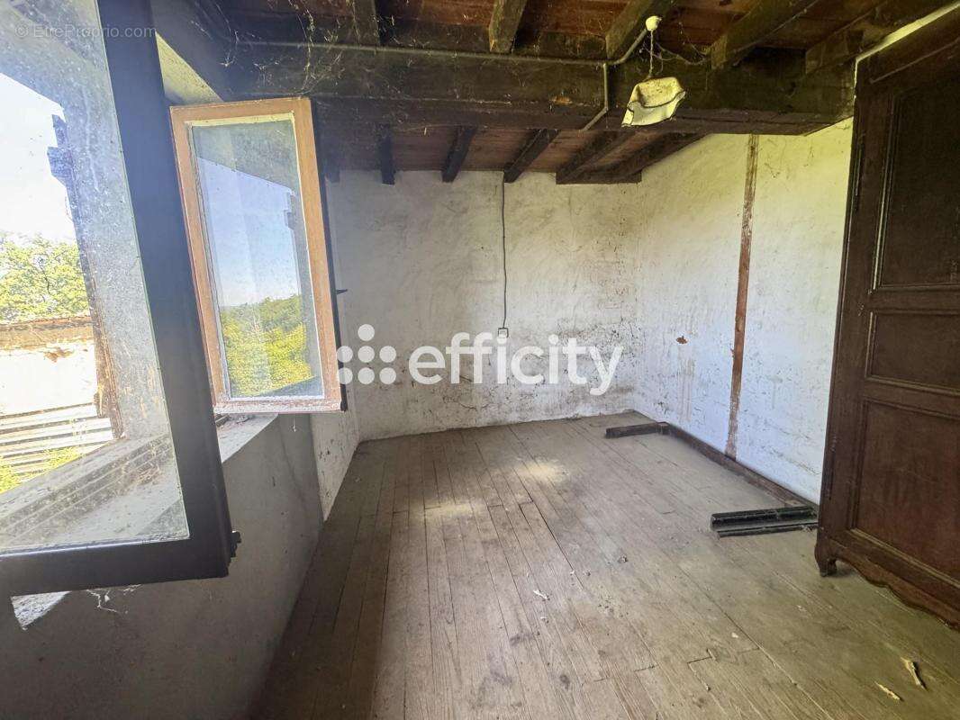 Maison 140 m² à Thiers  - photo 5