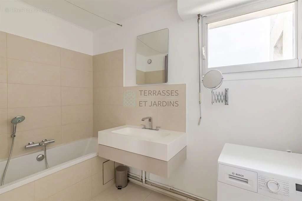 Appartement à PARIS-14E