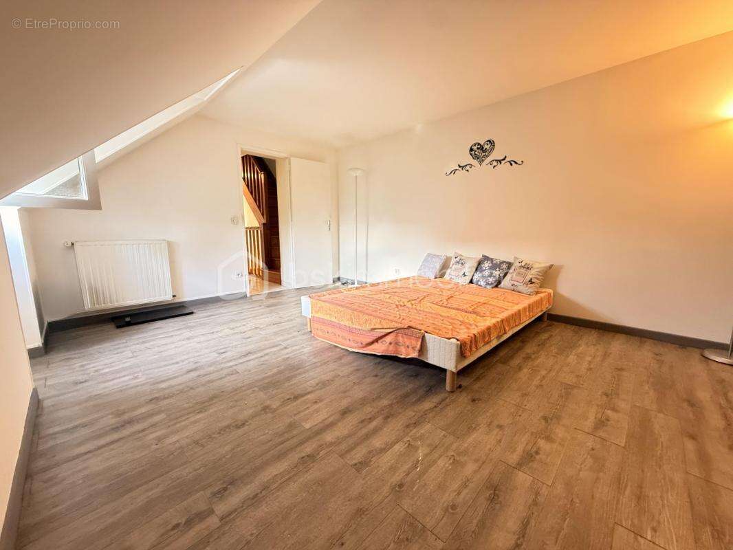 Maison à MONTCOURT-FROMONVILLE