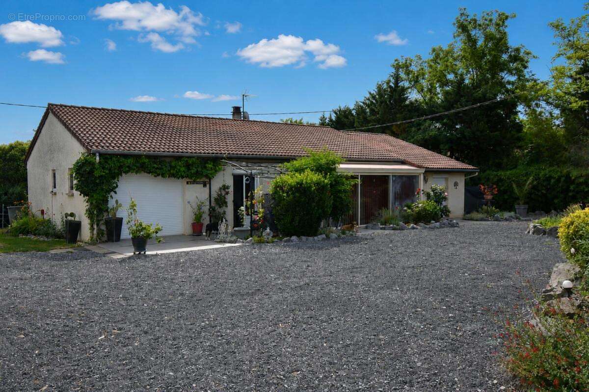 Maison à SAINT-ALBAN-AURIOLLES