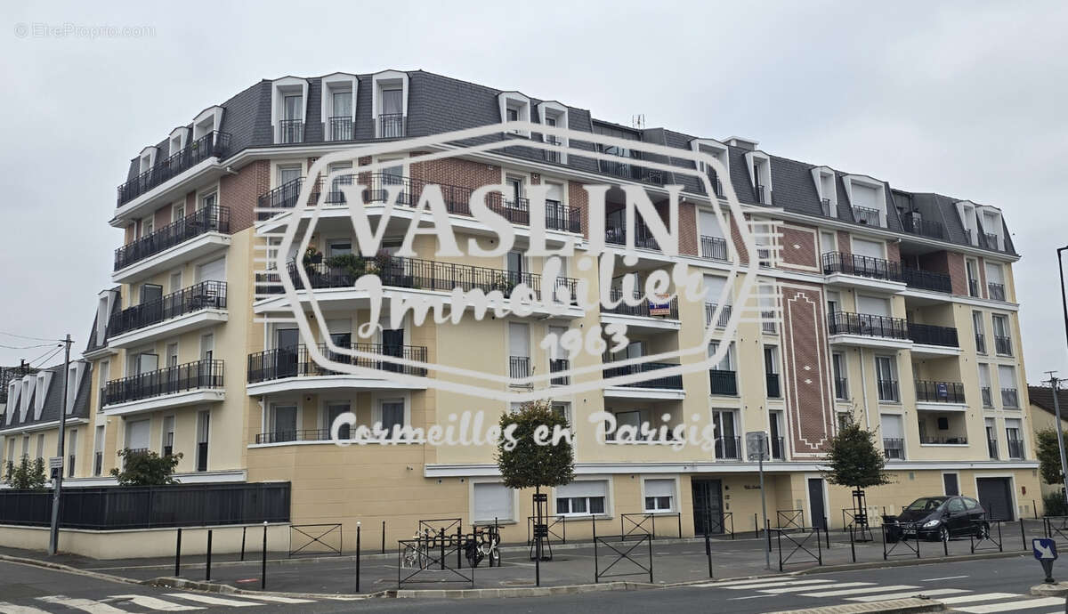 Parking à SARTROUVILLE