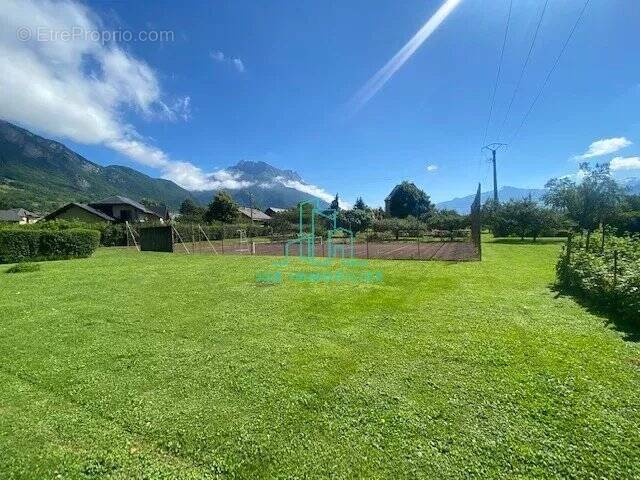 Terrain à SAINT-JEAN-DE-LA-PORTE