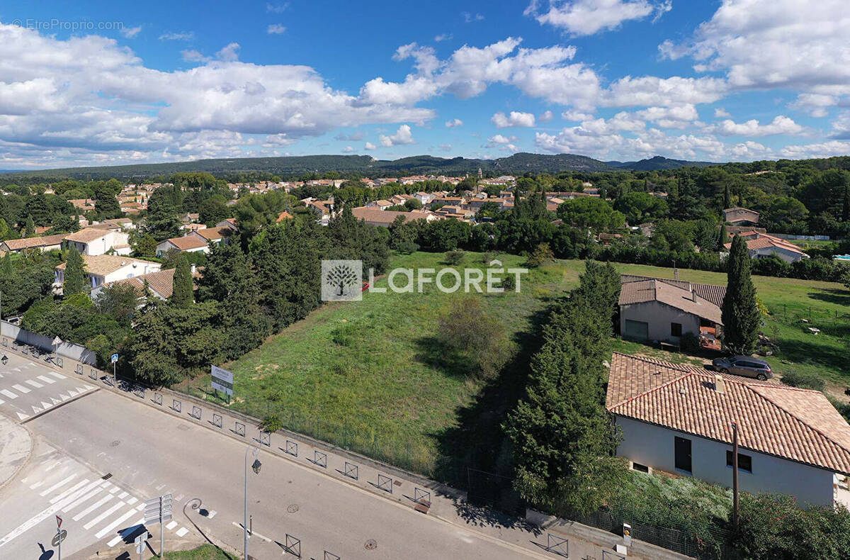 Terrain à FONTVIEILLE