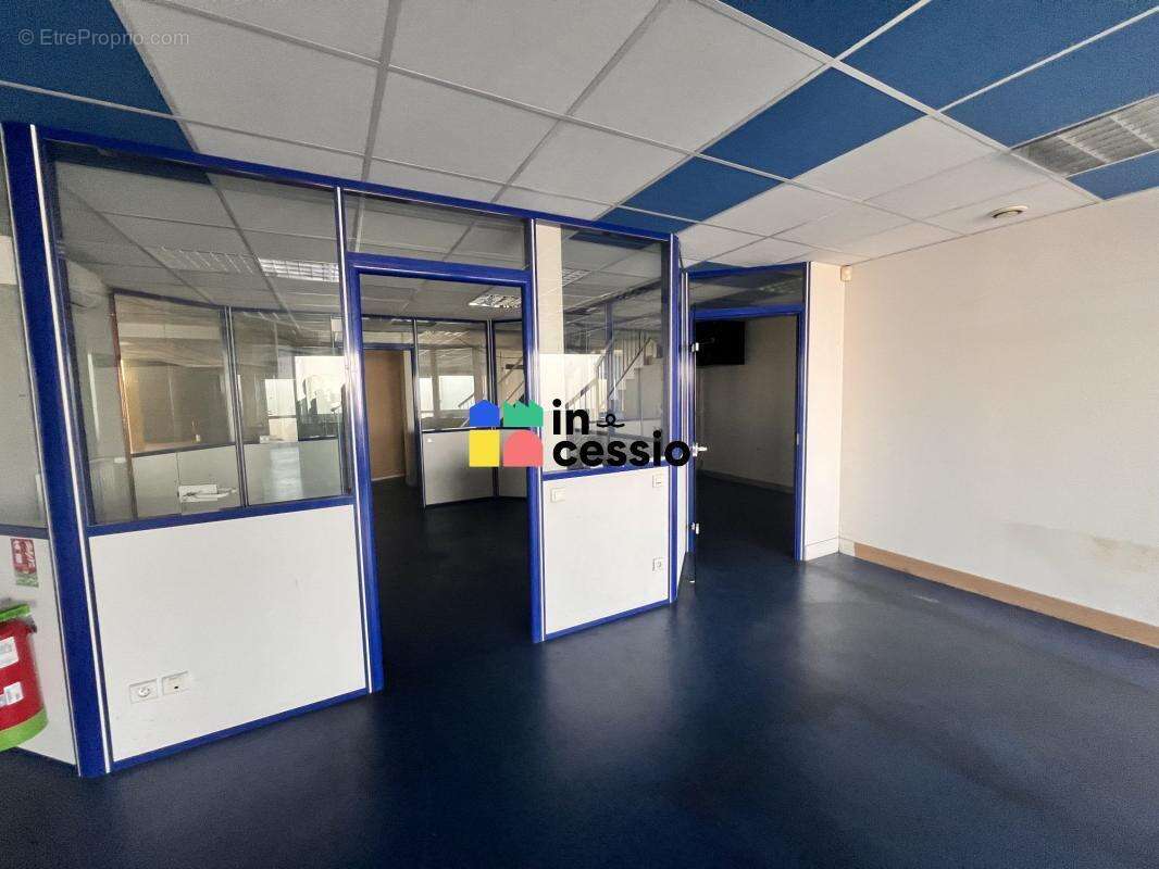 Belle opportunité : Superbe surface commerciale au coeur de la - photo 11